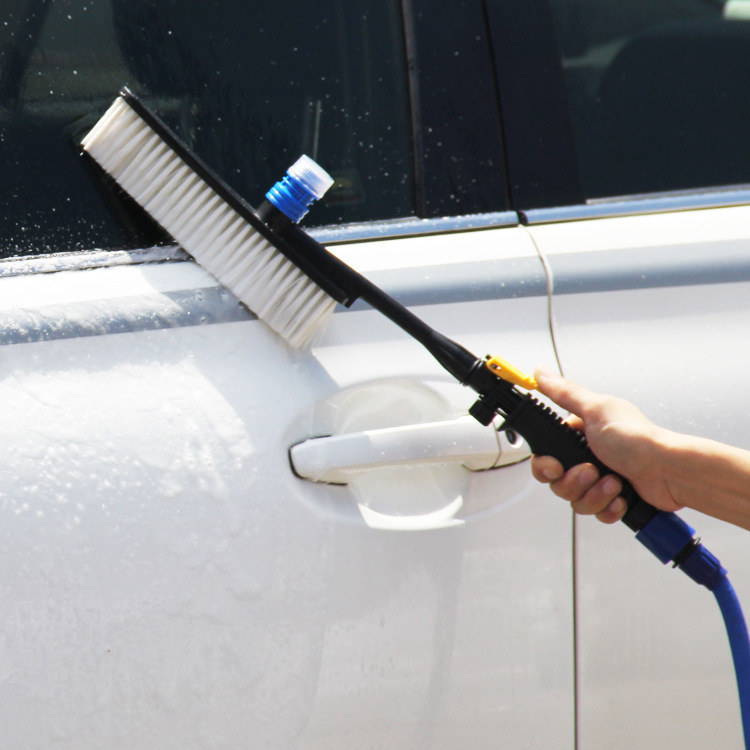 A cool car wash brushed through a water-opening fuzzy, long-stamped spray tire wheelbrusher.