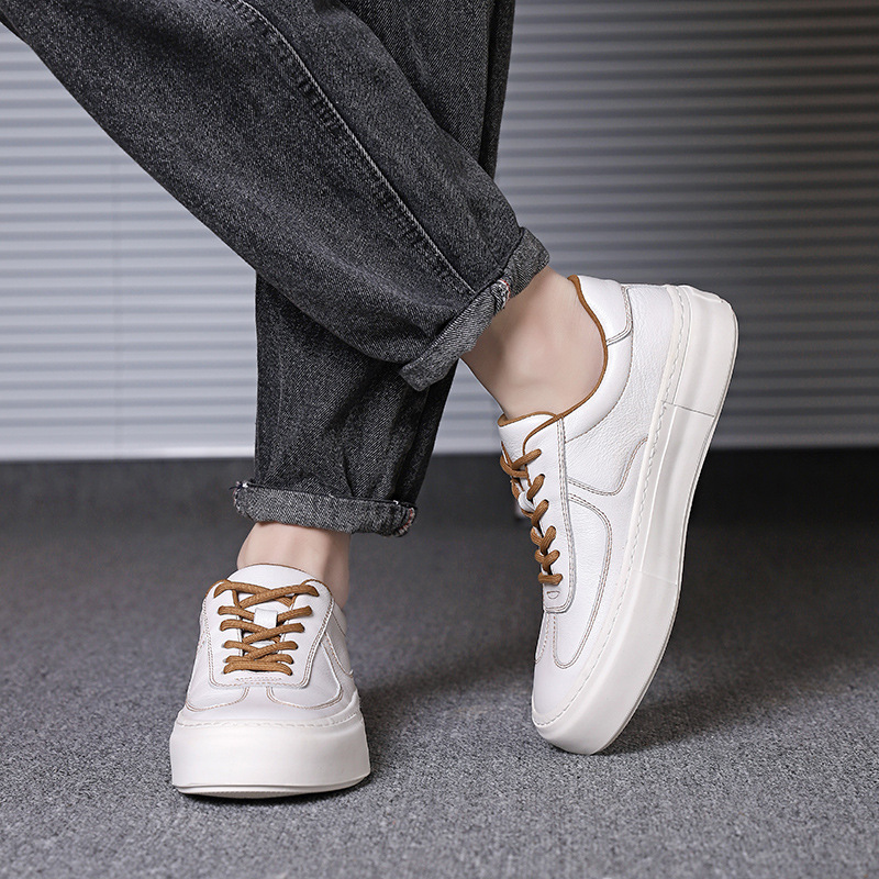 New little white-shoe man with a light belt and a short-shoe-shoe.