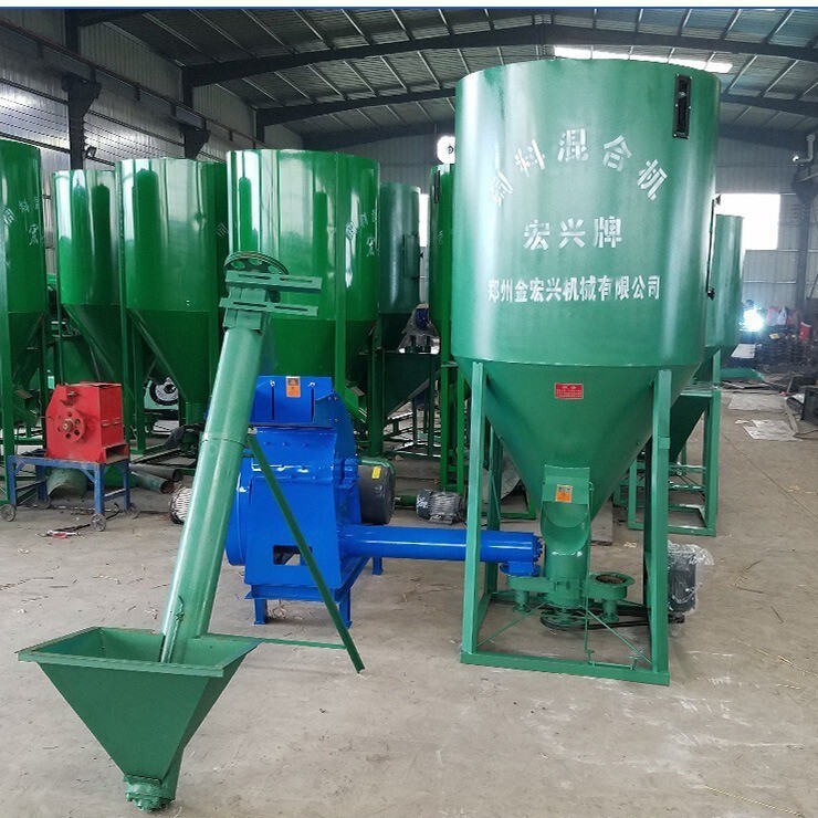 Home-based feed crusher, dust-free large mixer, cattle, sheep and sheep feed mixer.