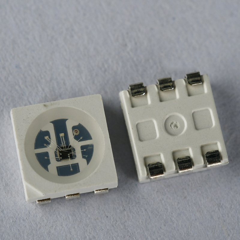 Single-point transmission of 5050 RGBW slides with LEDs with LEDs inside IC chip.