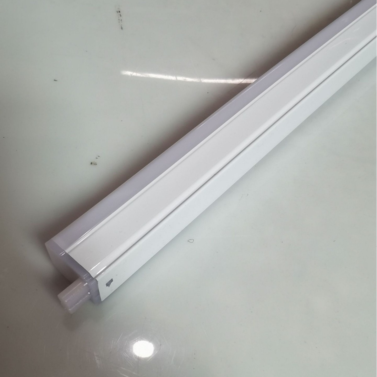 Plant supply T5PC/PVC integrated support lamp 1.2M 16W export quality