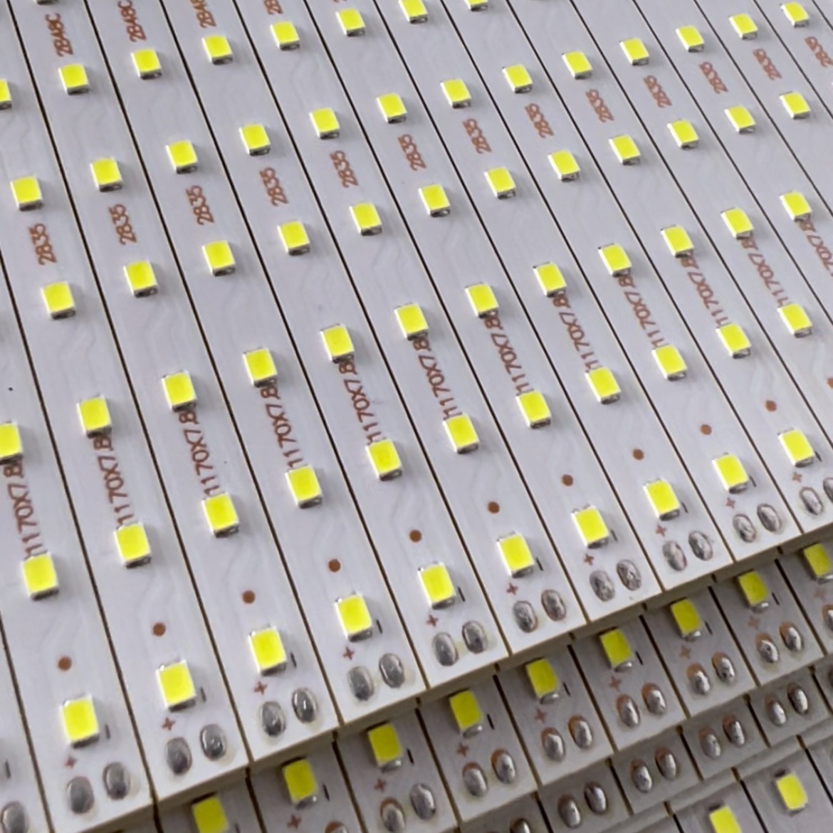 Daylight source plate 7.8 wide led sticker 2835 light beam T5T8 daylight daylight luminous circuit board