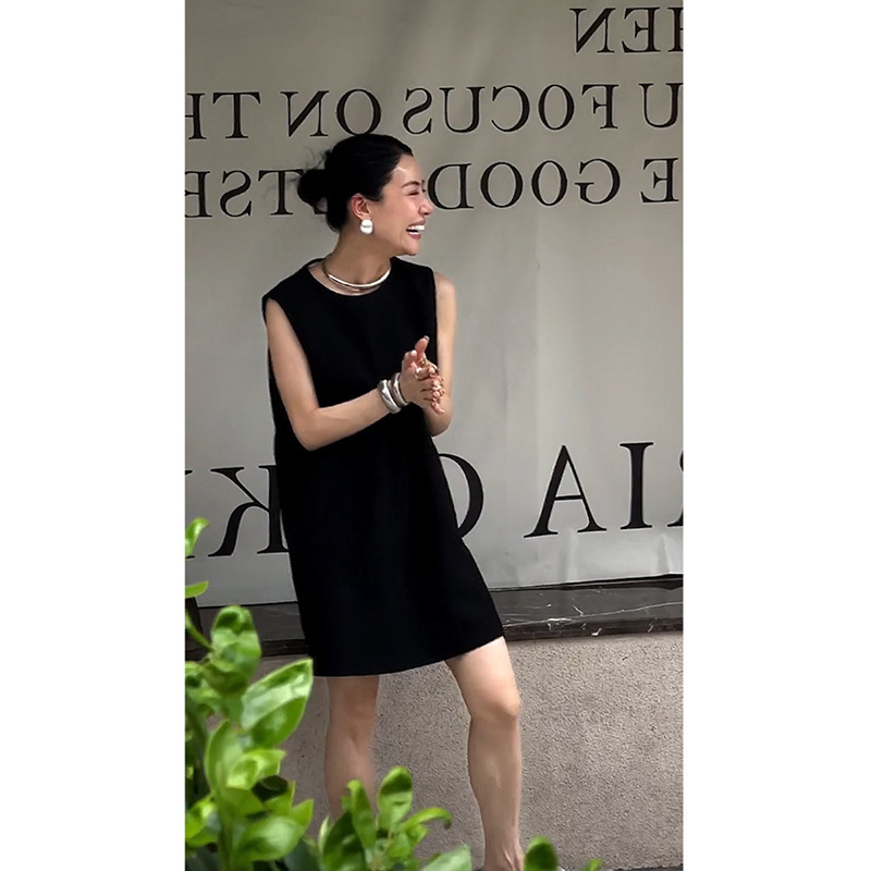 Mùi hương Pháp nhỏ, nữ thần cao cấp, chiếc váy đen dày đặc, váy mùa hè.