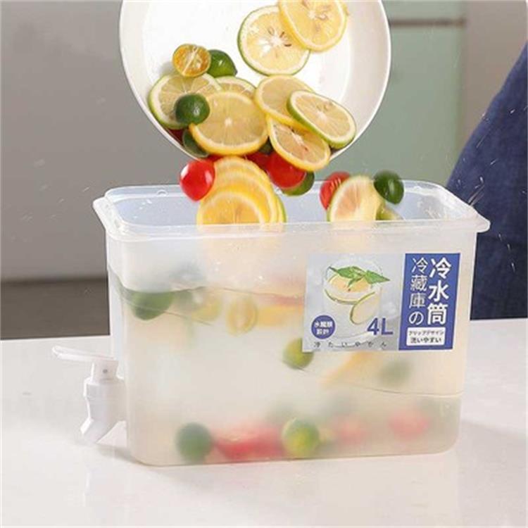 Các tiểu thuyết sáng tạo -- những bi-đông lạnh với tủ lạnh vòi nước, bữa tiệc nhà 4L lớn chứa nước uống trái cây.