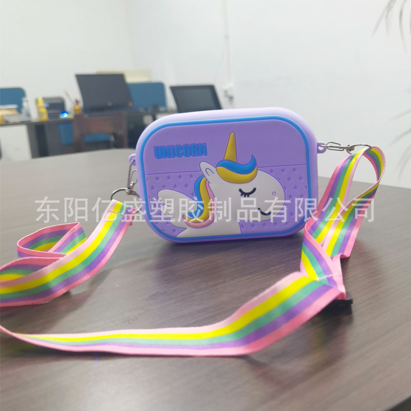 Một con kỳ lân mới, một cái túi đựng trẻ em silica.