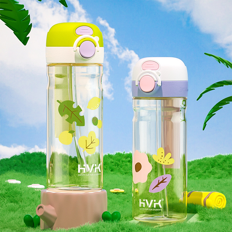 Một bức tranh hoạt hình đơn giản của một sinh viên trẻ uống hai ly với 600 ly rơm.