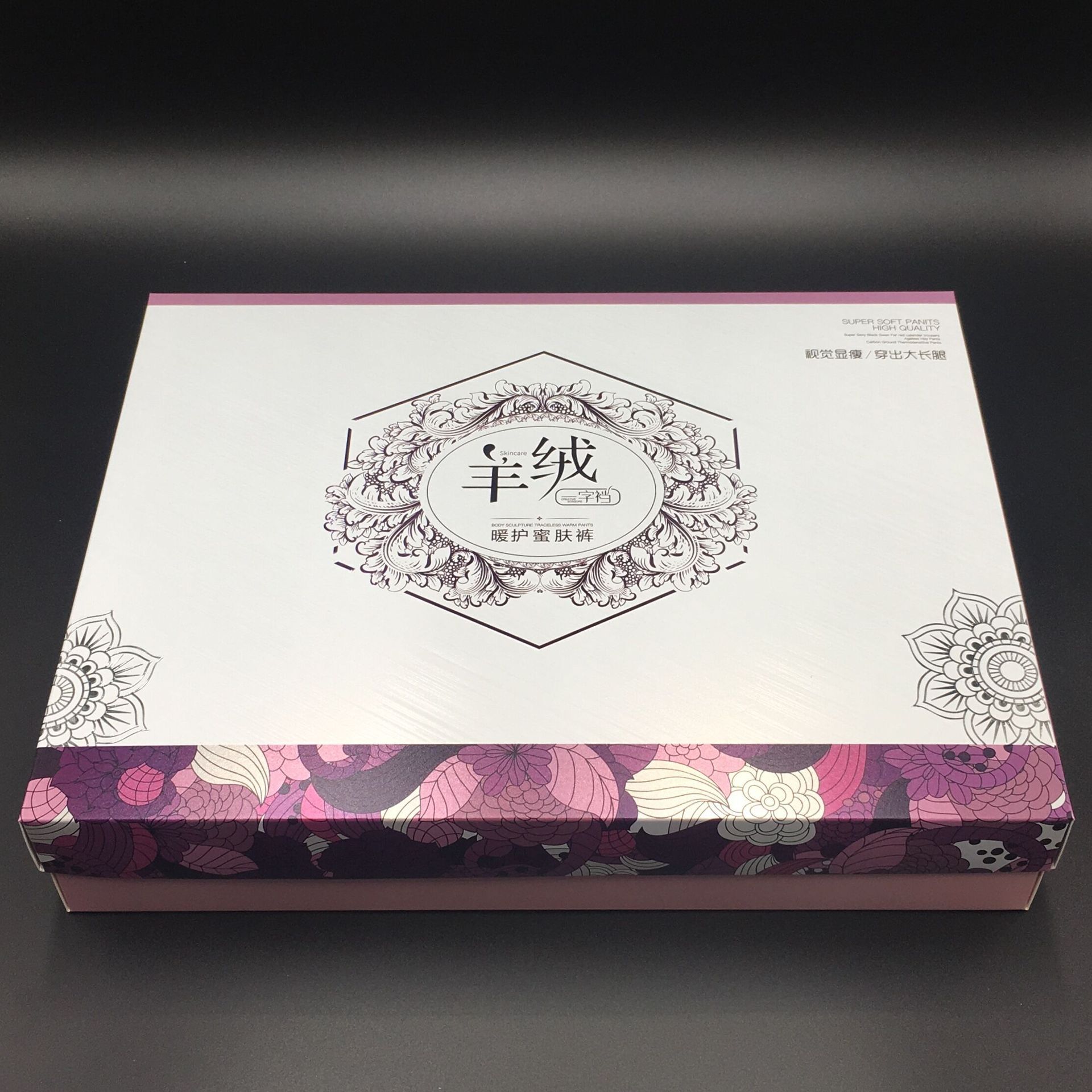 A cardboard box customised as a box of tweezers in the autumn and winter.