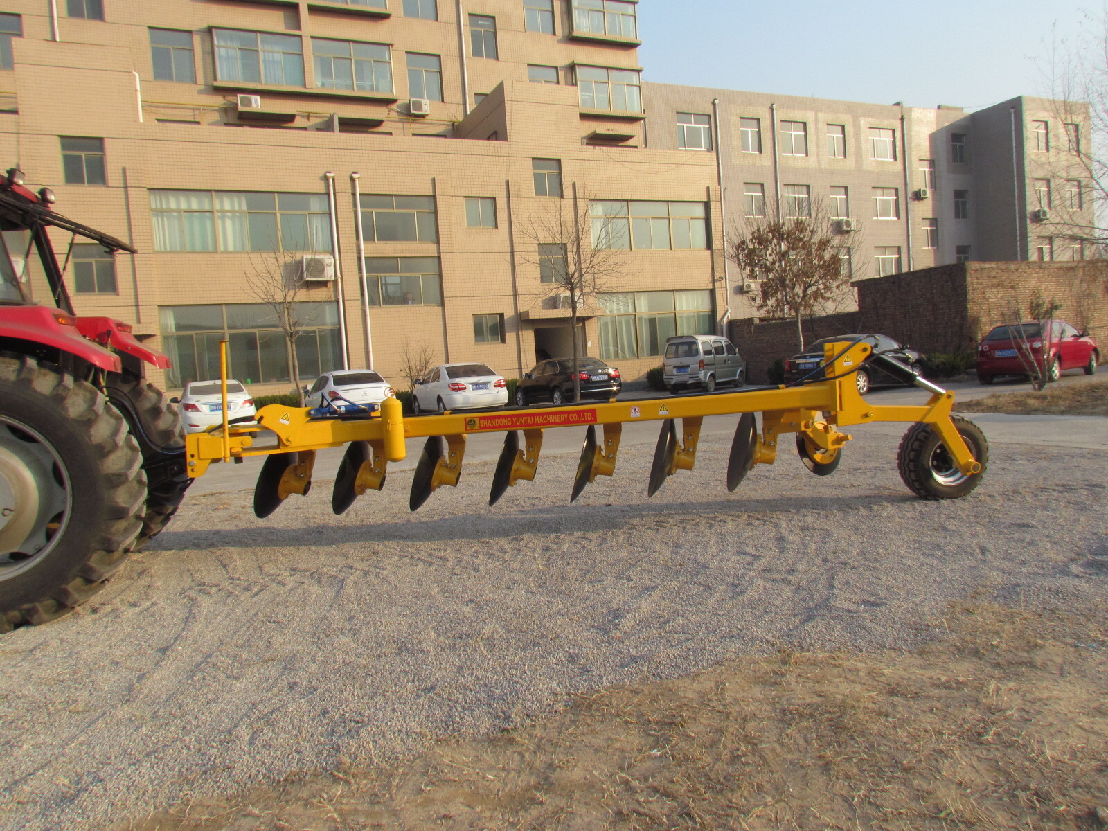 Supply of 1LY series of ploughs, sale of ploughs, semi-flagged heavy ploughs.