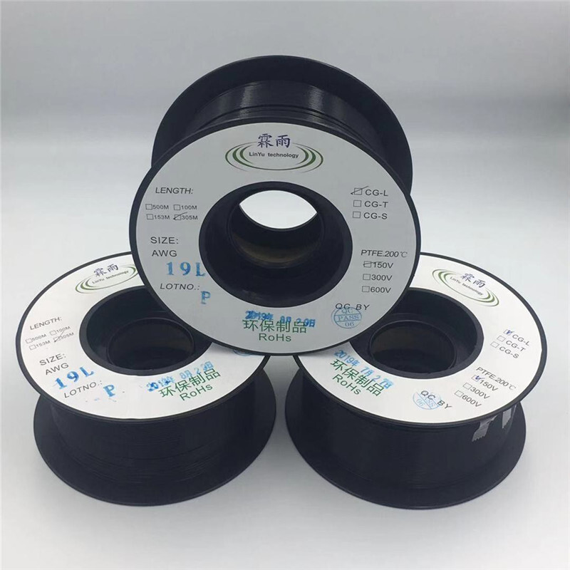 식물의 고열, 고전압, 까만 철 불화물 절연제 ptfe 관은 같은 날을 배달했습니다.