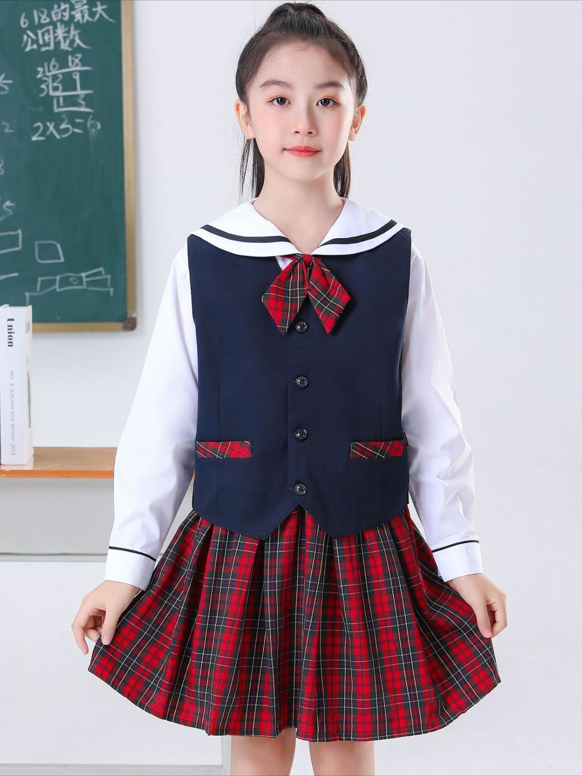 Shenzhen school uniform, winter dress, sweaters, shirts, tie.