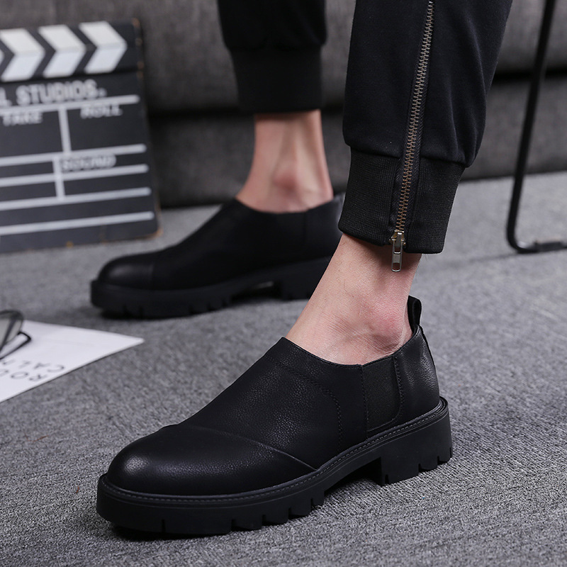 In the spring of 2020, the new Englishman's shoes are so leathery.