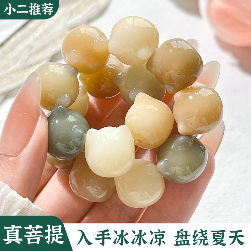 Tượng Phật Bàn Tay Tự nhiên khắc một ngón tay mèo dễ thương và chơi với vòng tay hạt ban đêm.