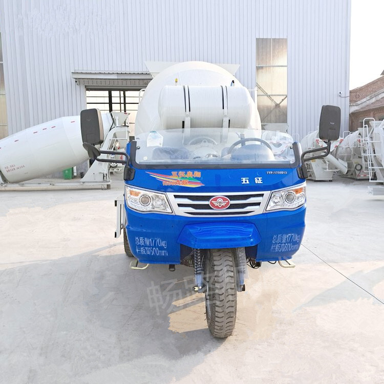 Small, 2.5-wheel concrete mixer transport vehicle for rural construction