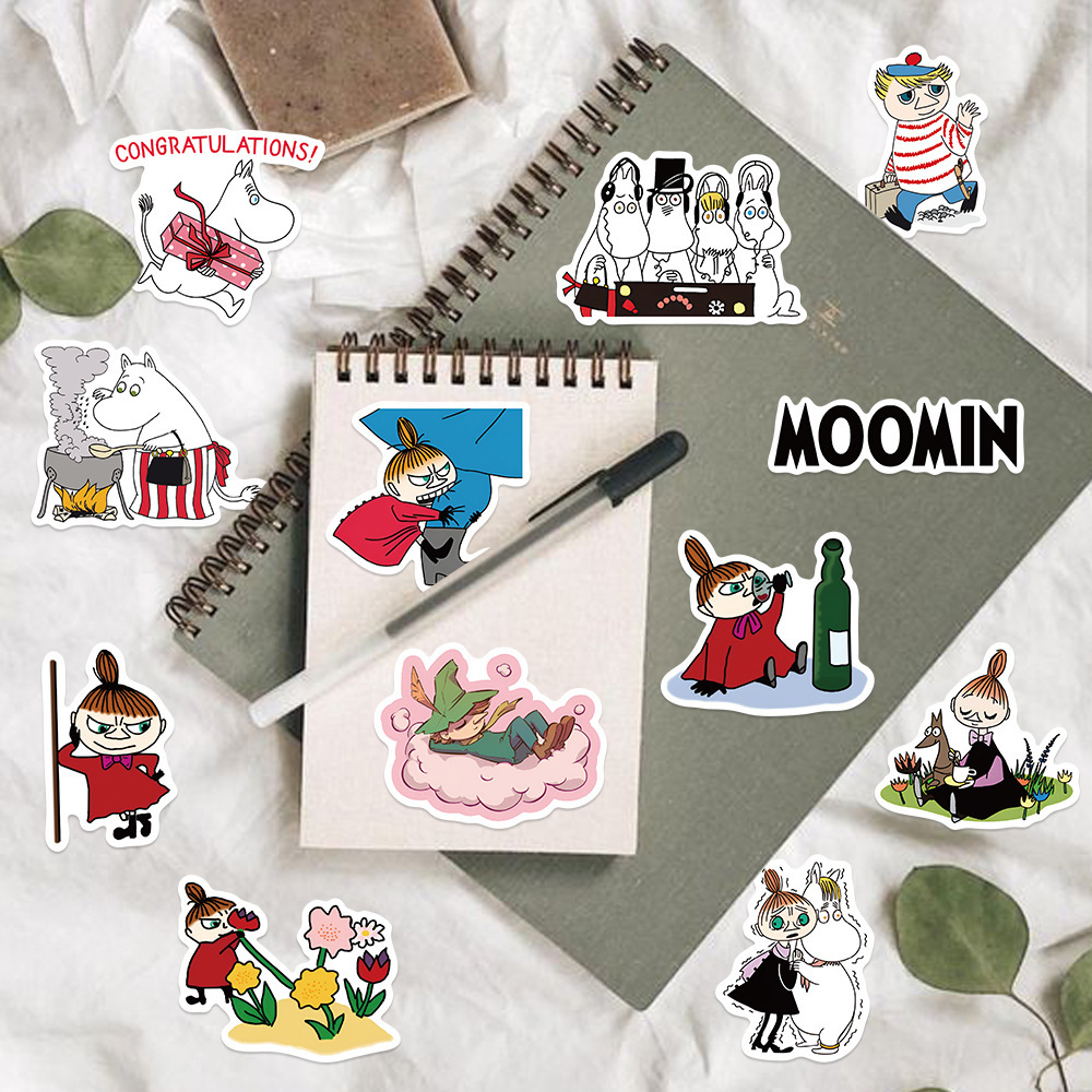 50 hoạt hình của Thung lũng Moomin với nhãn dán trên sổ tay guitar.