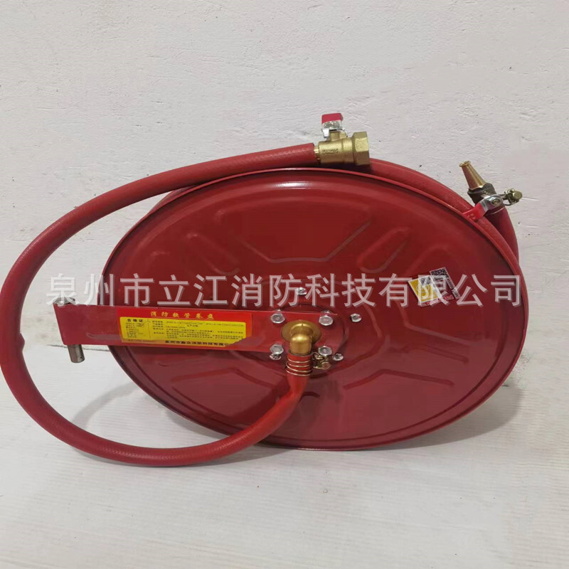 빛 전압 extinguisher에 있는 가정 창고에 소방 장비.