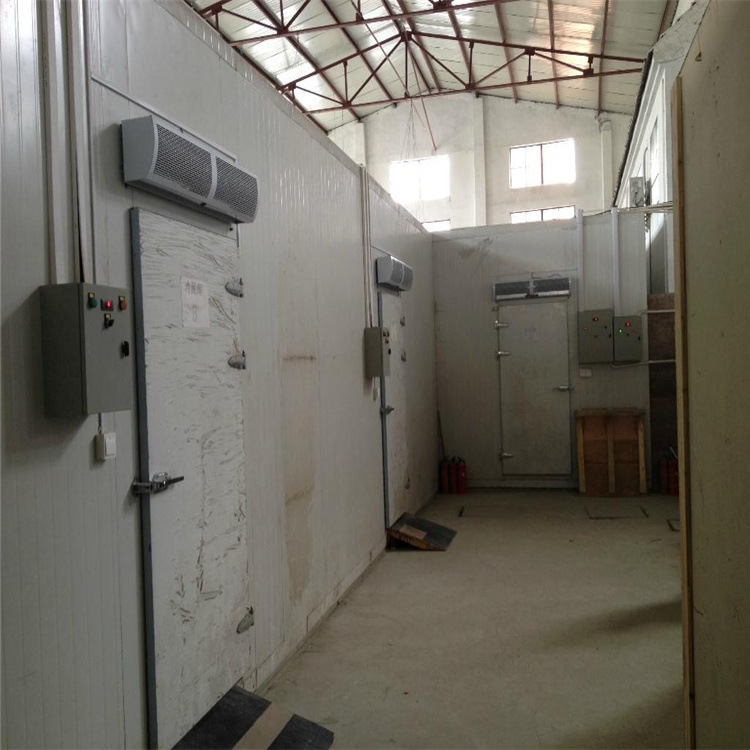 Refrigerated freezer retrenchment of a full freezer storage room for Heilong oxen and sheep