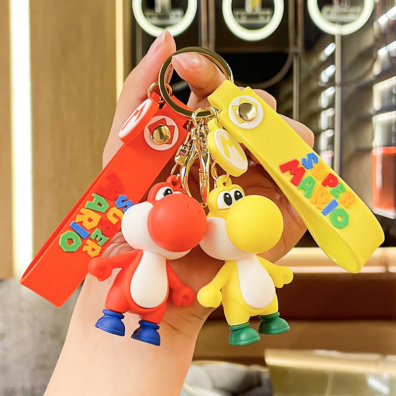 Một món quà nhỏ từ xe hơi bong bóng màu đỏ được cài vào túi một cô gái đáng yêu.