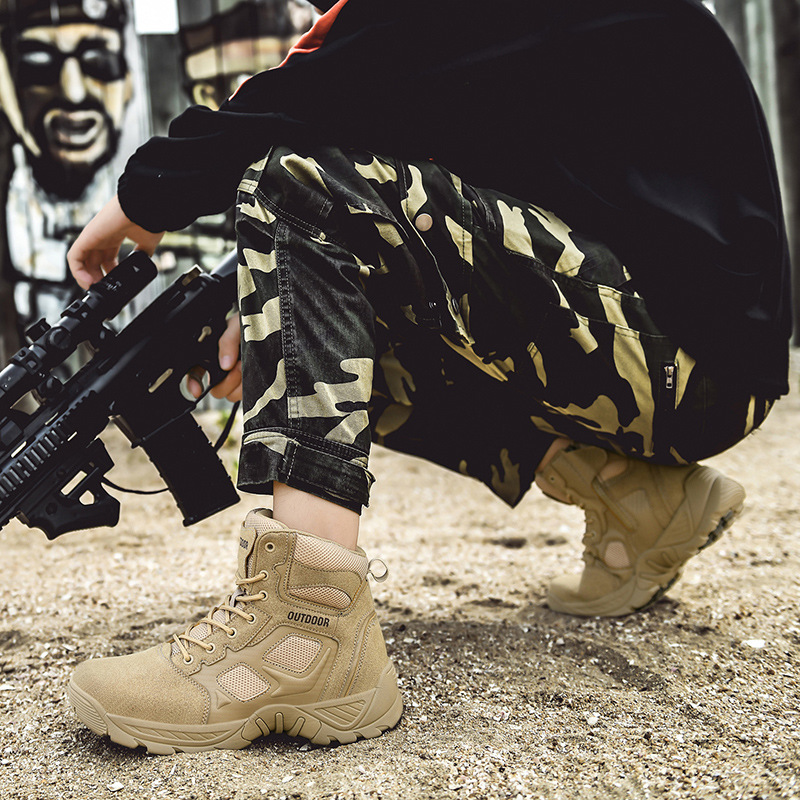 The factory directly sells cross-border high-shoe boots for four seasons to train boys in high-shoe foreign trade.