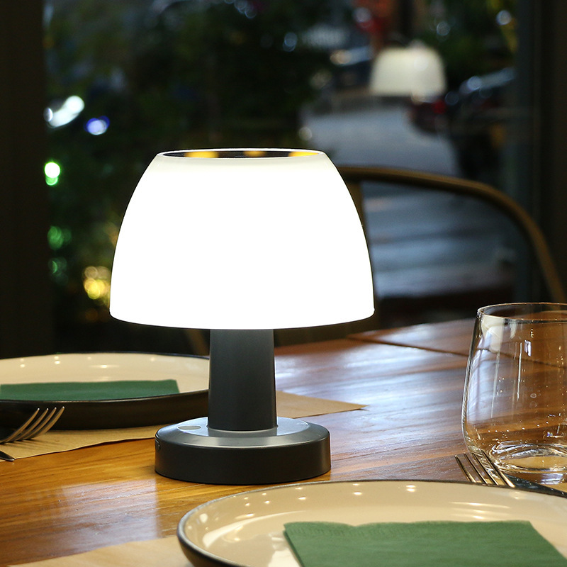 The outdoor bar, the atmosphere, the solar nightlight, the bedside gift charged the table-top solar lamp.