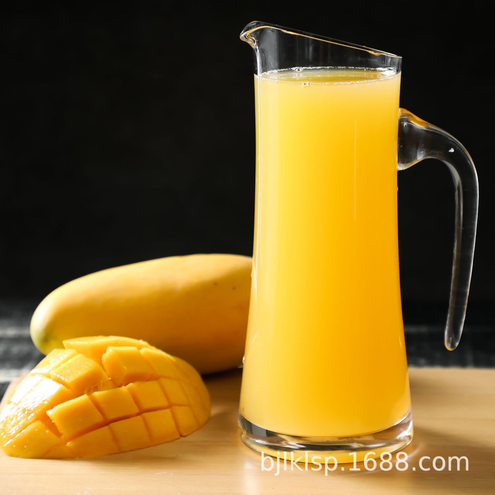 Một trên ba cốc nước ép.
