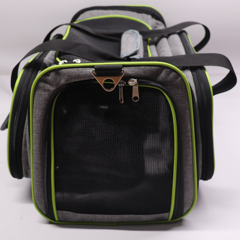 A large pet-breathing handbag can fold a large-capacity cat-and-dog nest net box with a pet bag.