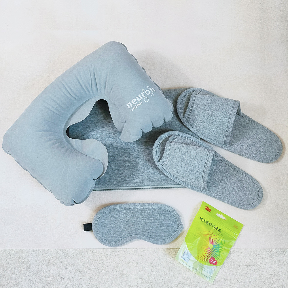 Vendors supply four sets of traveler-carriage travel kits, three-carriage-loop eye-cover slippers