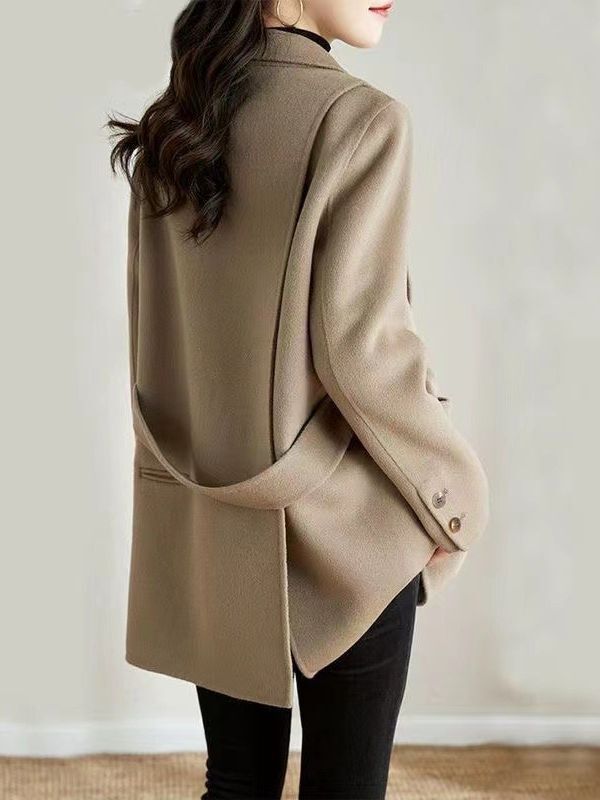 In 2024, a new wool coat, a short, relaxed Korean fashion designer, designed a top-of-the-art wool jacket.