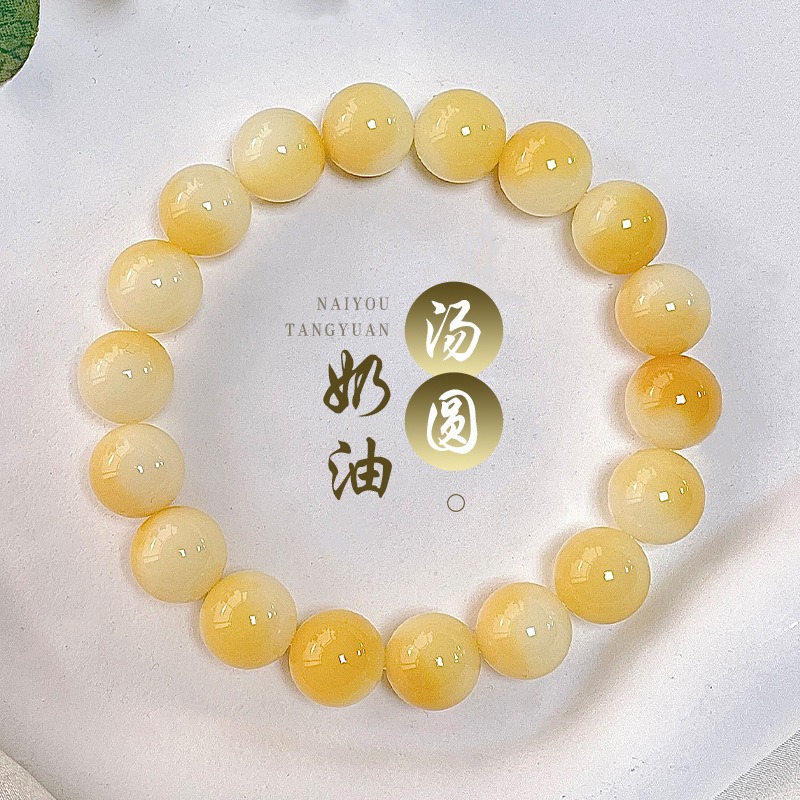 Bàn tay của Phật Bạch Ngọc đầy những chuỗi hạt vàng hiếm có, và vòng tay của đàn ông và phụ nữ đi vòng và vòng và vòng và vòng và vòng và vòng và vòng.
