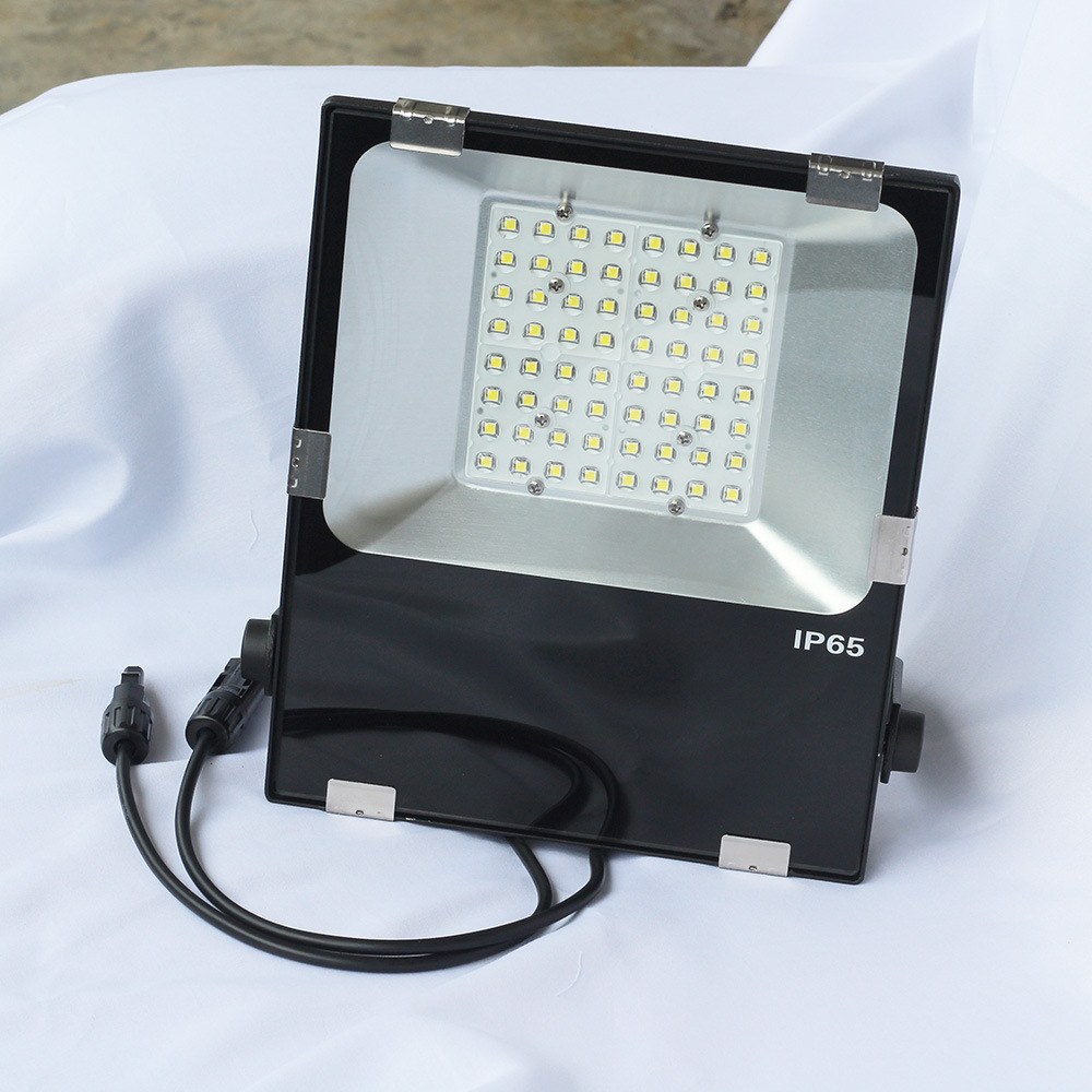 A new 30W super-light-controlled solar lighting lamp, 3030 waterproof billboard 64Leds