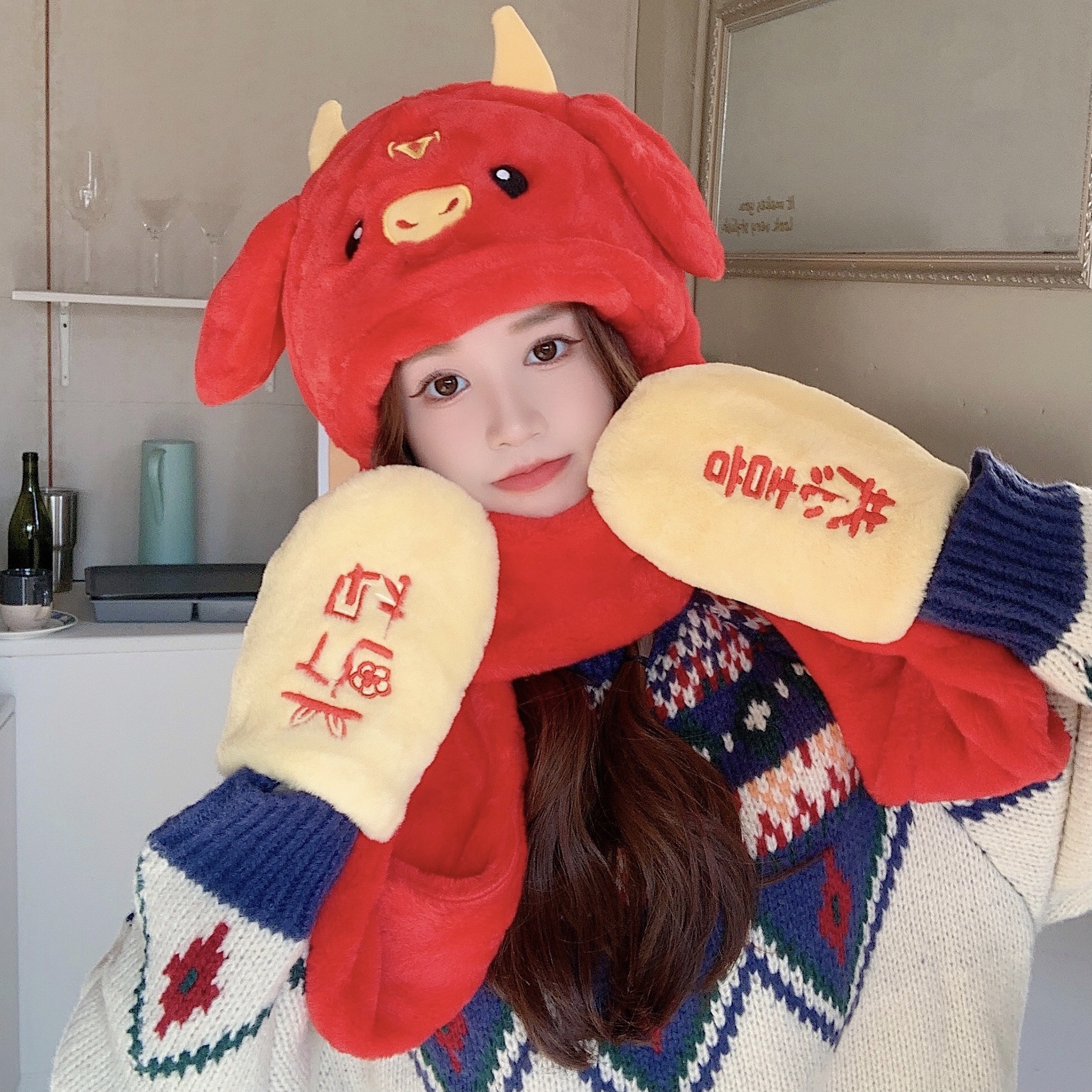 3 sets of wholesale gloves, 3 sets of T-shirts for the fall and winter New Year's scarf, and a multi-pack of dragon velvet.
