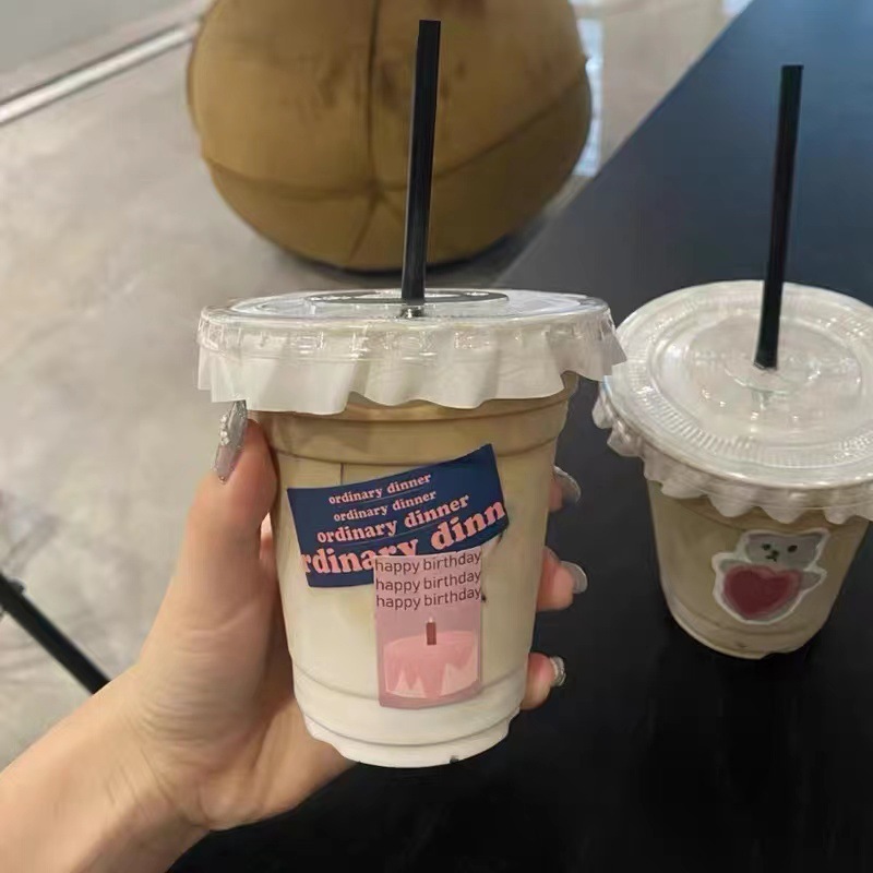90 cà phê đỏ và tách trà trang trí bằng nhãn dán.