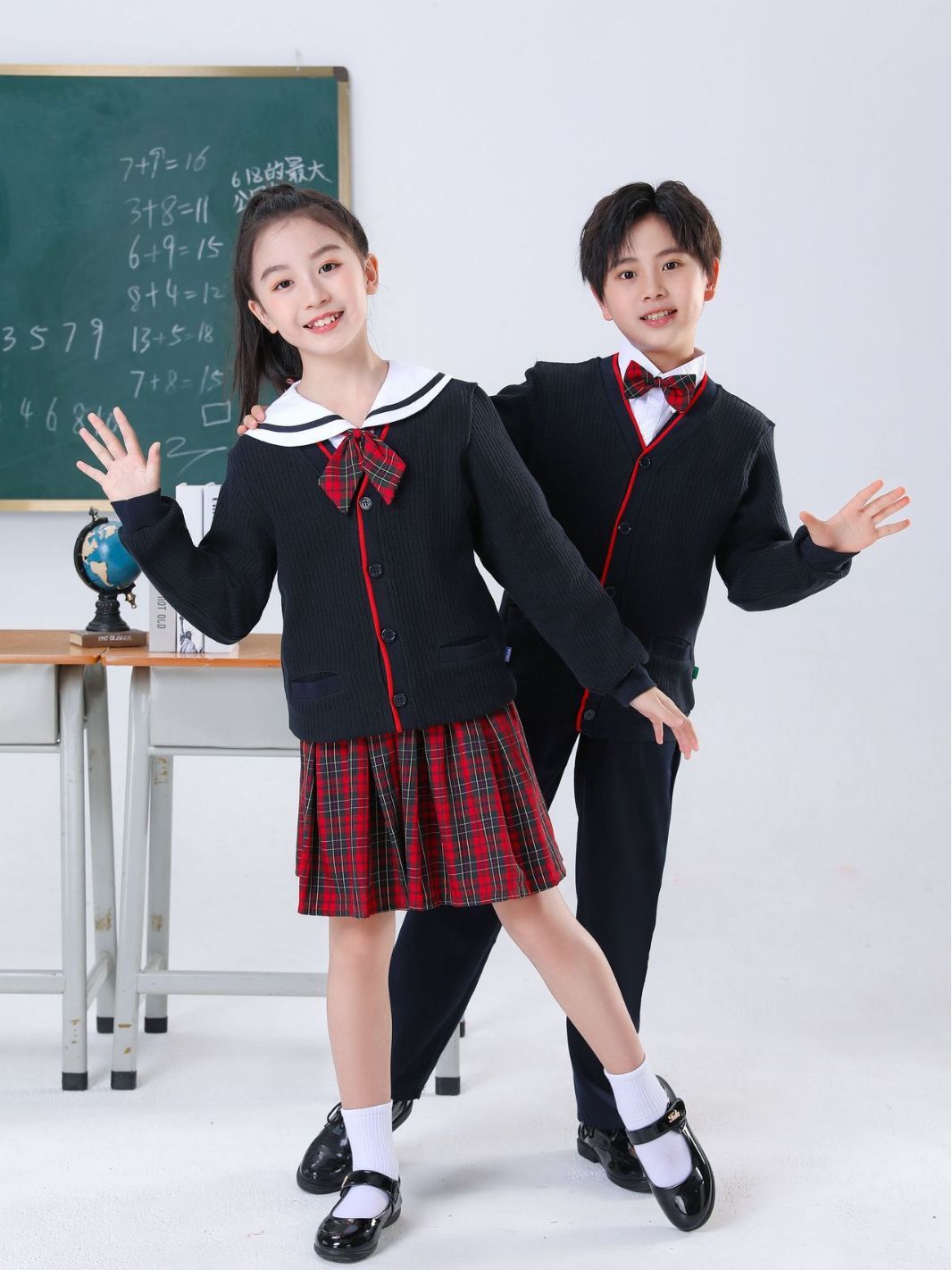 Shenzhen school uniform, winter dress, sweaters, shirts, tie.