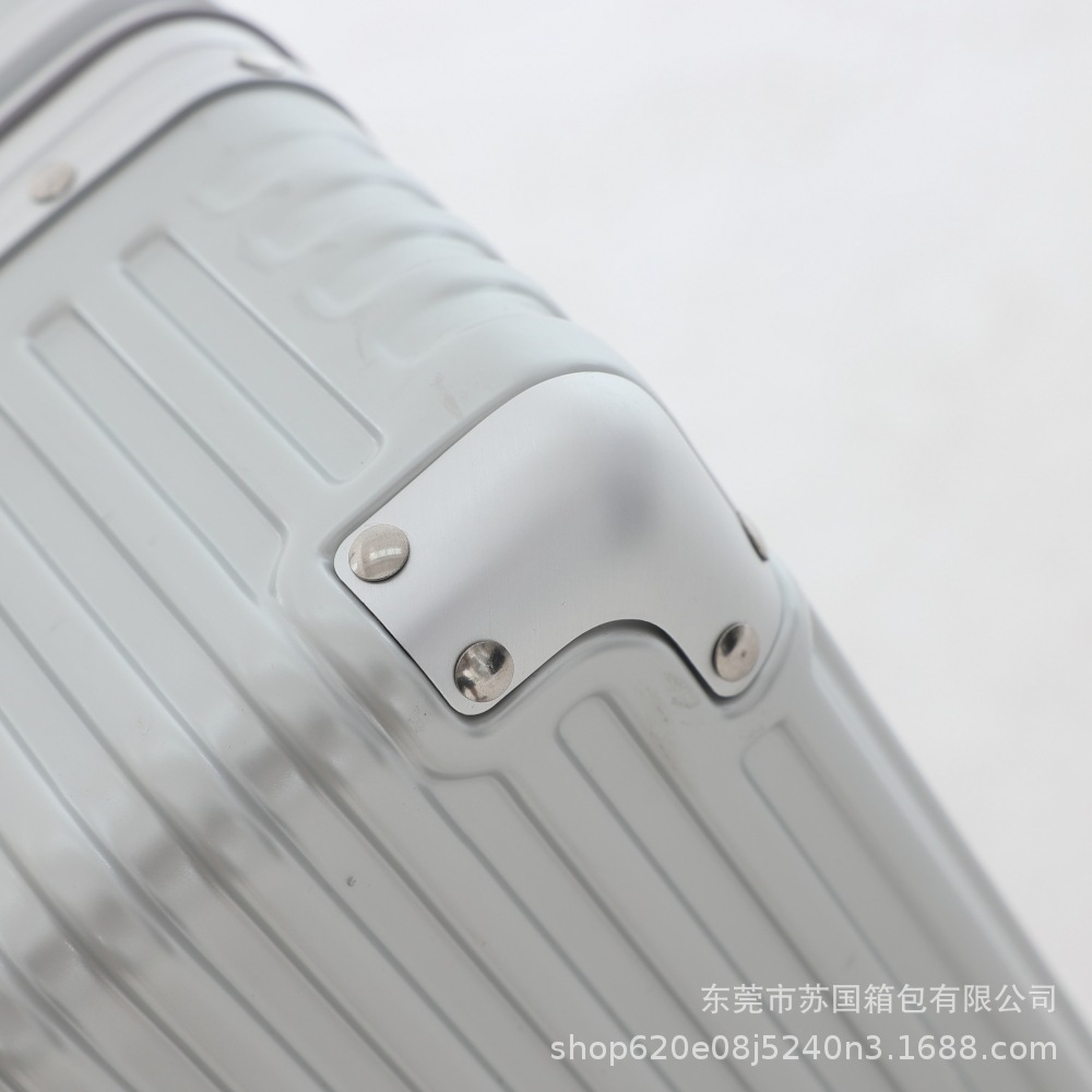 กําหนดให้โรงงานขนาดใหญ่ capaccient aluminium กระเป๋าเดินทางสําหรับผู้หญิง 24 นิ้วดึงกล่องสําหรับนักเรียนชาย 20 คน