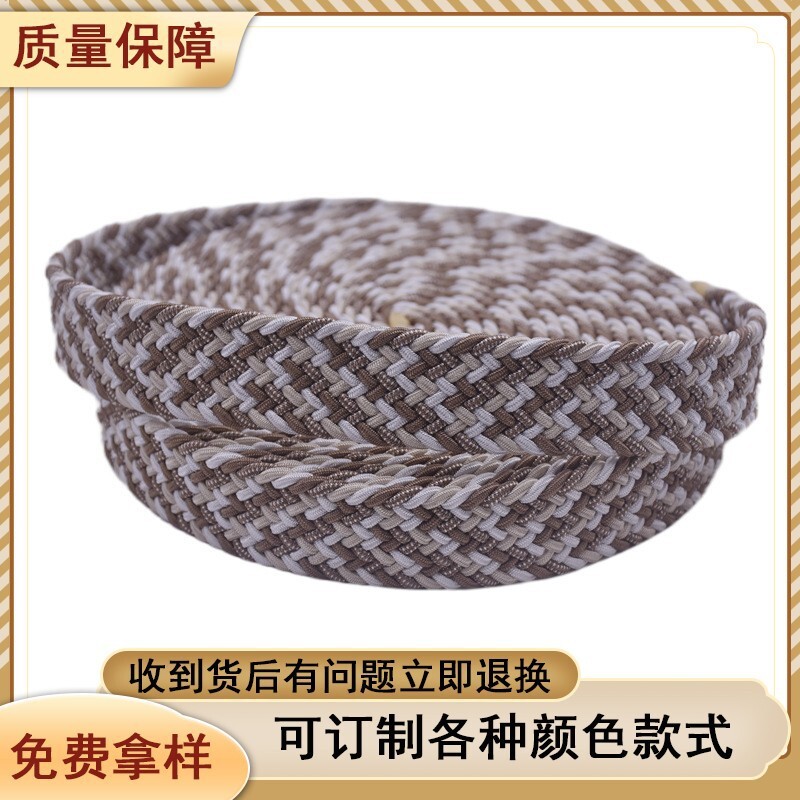 Màu sắc, khăn trải bàn, trang phục, phụ kiện.