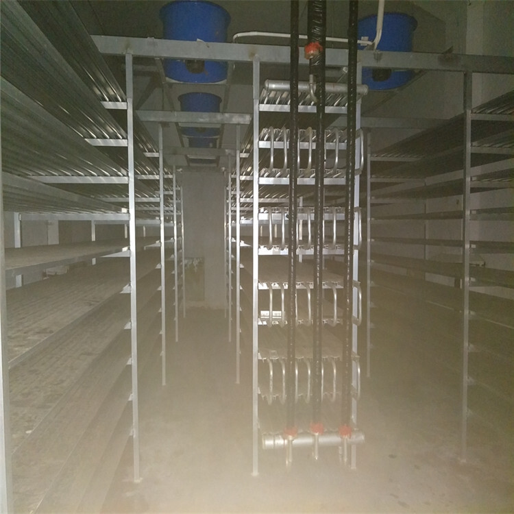 A semi-finished freezer at the Food Refrigeration Refrigeration Factory for the products of the stainless steel seafood freezer