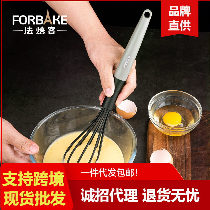 The Fake Nilone egg-beater used his hand to hold the egg-beating tool, and the mixer to stir the bar.