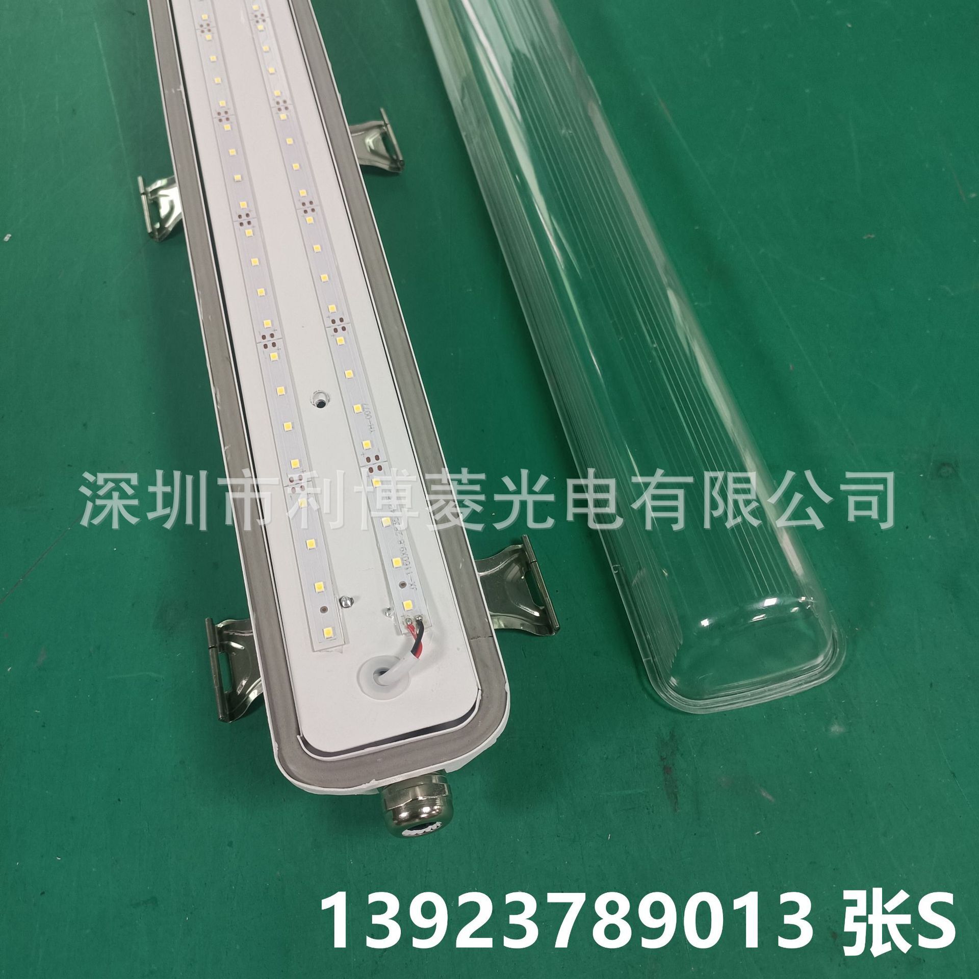 The stainless steel three-bed-light, emergency lighting, 0.6-metre single-barrel T-8 metal-proof three-light cooler.