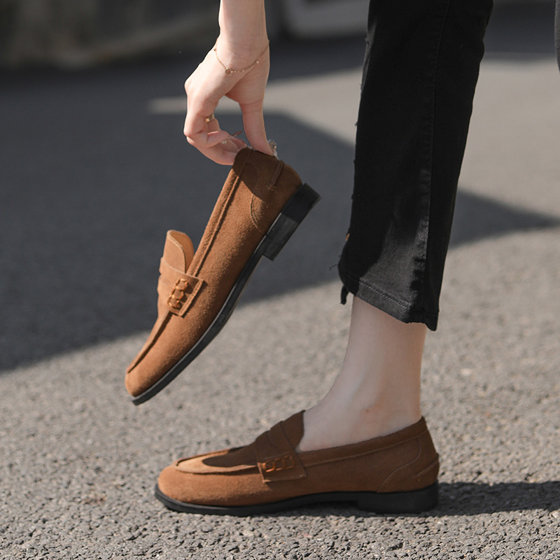 "Left Shoes in the spring of 2024, the new flat-skinned sandal velvet.