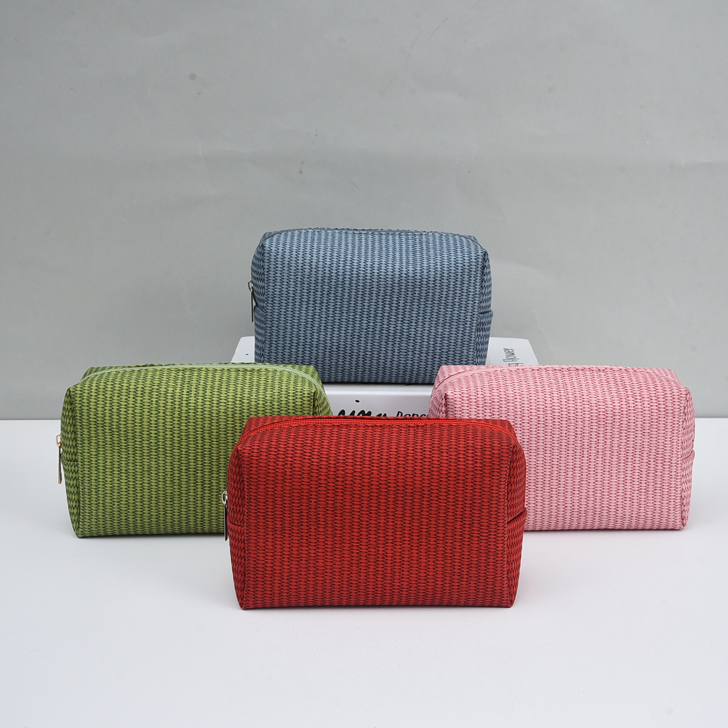 Cross-border new and simple Internet-based red-fashion make-up bag for young girls inss 风