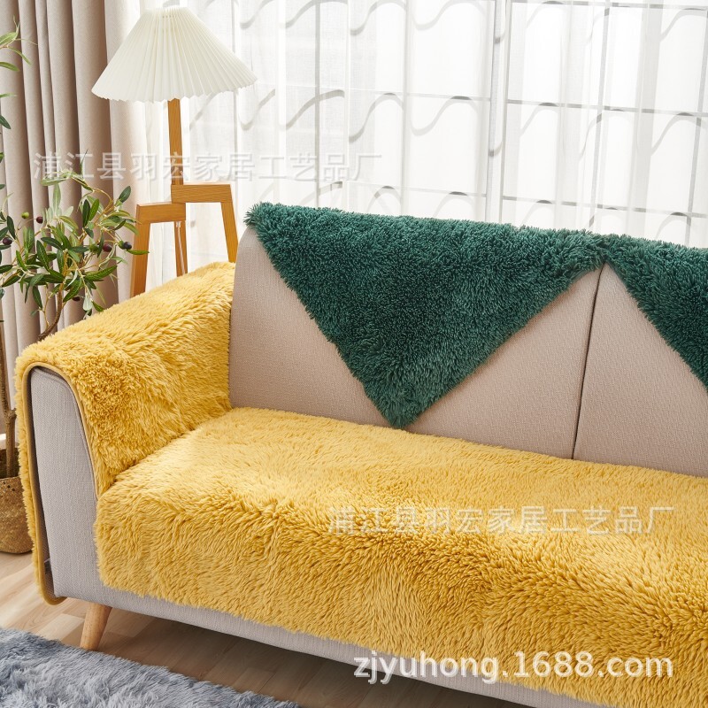 Yu Hong warms the wooly winter with thicker leather couches on the modern Nordic smooth-sliding seat cushions.