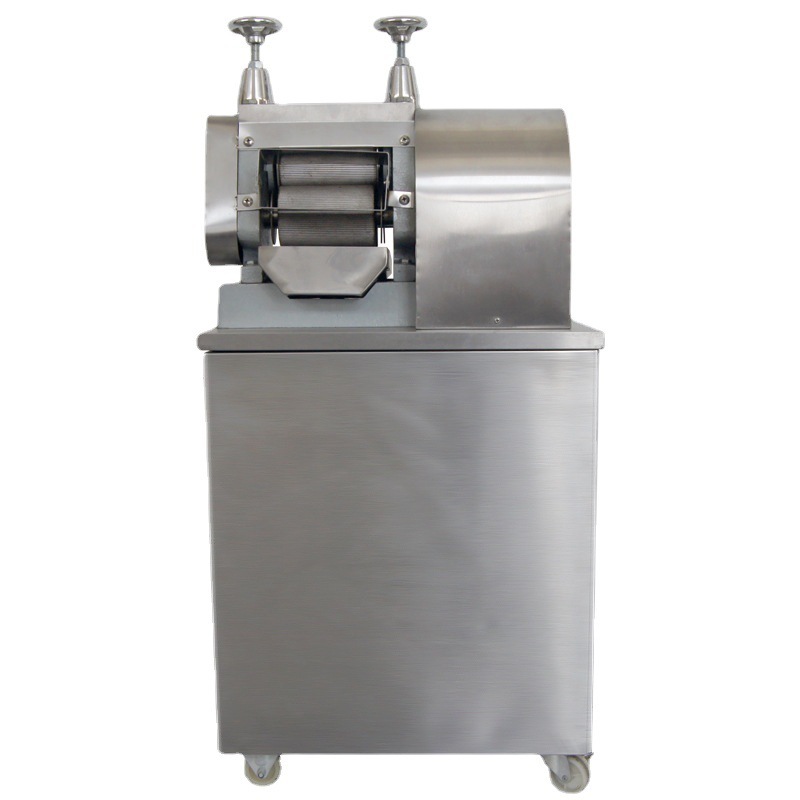 Easton Eton, a sugar cane commercial juicer with stainless steel and a fully automatic powered sugar cane-pushing machine