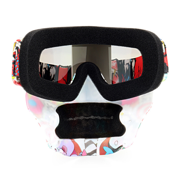 Wiek Scooter's wind and sand-proof goggles can remove masked helmets.