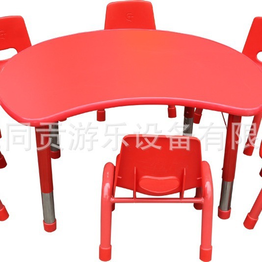 Half a circle moon tooth table of a co-ronary kindergarten can rise up to adjust the children's fanny table of a table and chair.