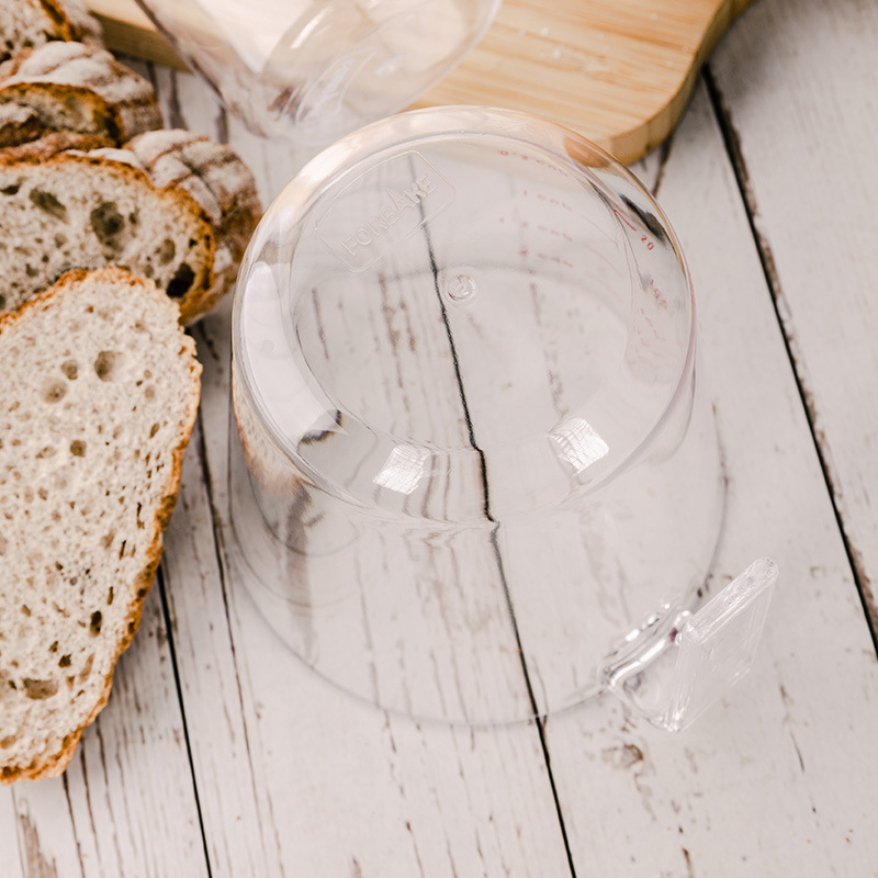 A plastic-transparent liquid with a stubble baking barrel, a baking tool home.