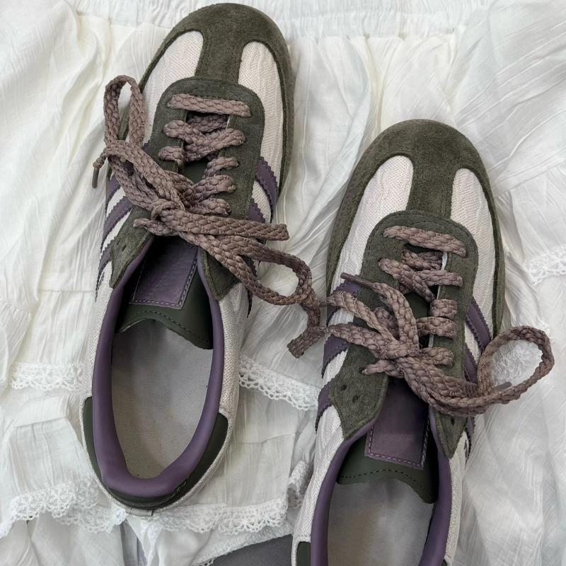 The 2024 Korean colored classics with the retrospected shoes and the gumption of the sports board shoes.