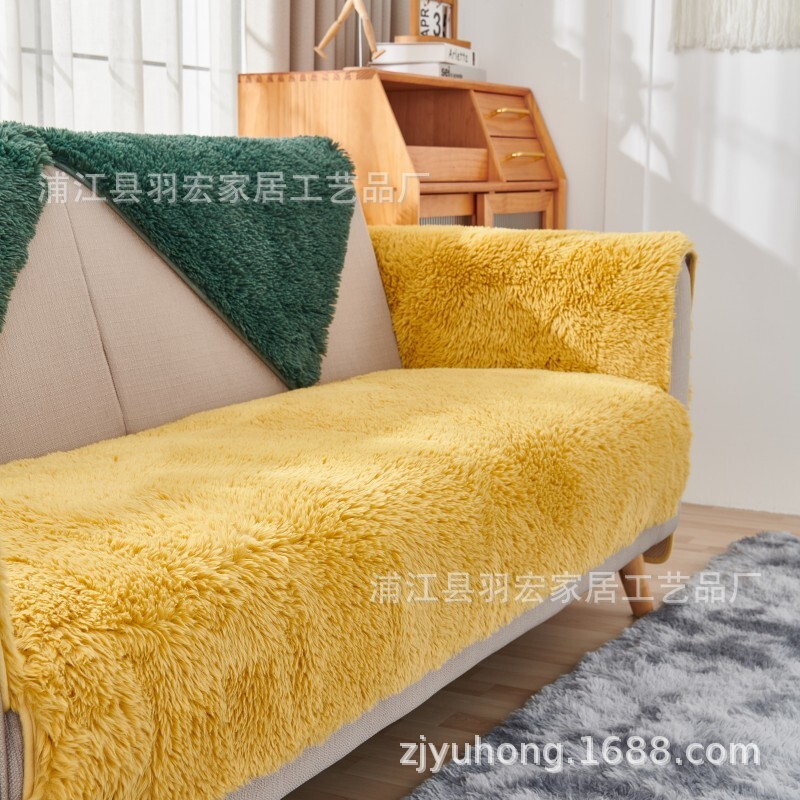 Yu Hong warms the wooly winter with thicker leather couches on the modern Nordic smooth-sliding seat cushions.