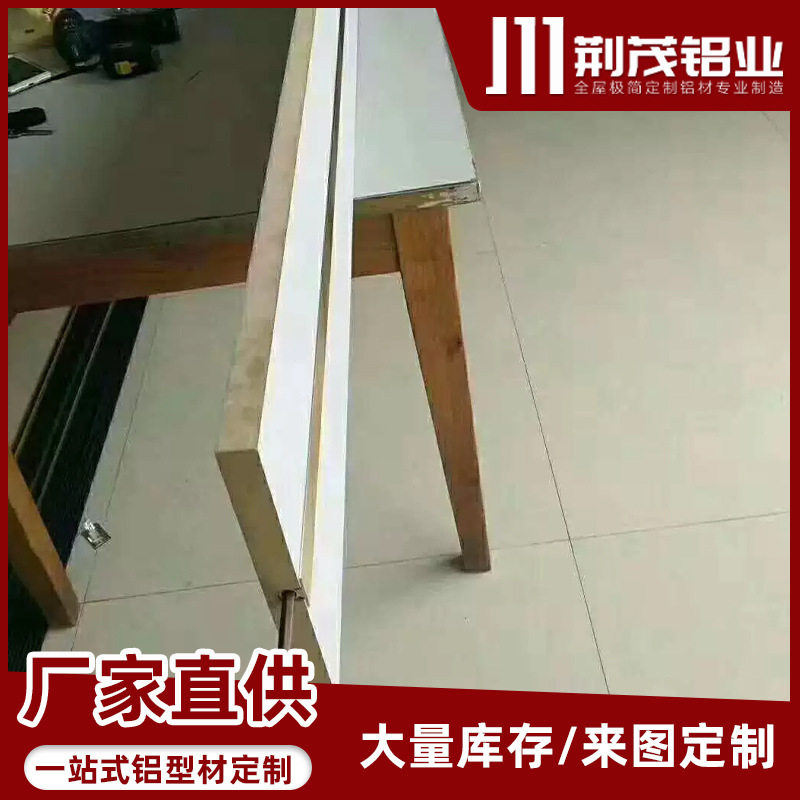 The Wilfares panel straight-on closet door, pull the straight-on door, pull the straight-on door, move the straight-on door, aluminum alloy.