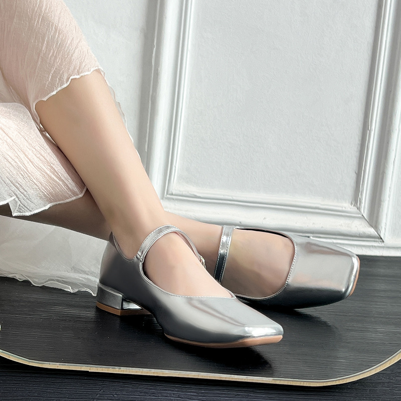 2024 new French-style silver-colored, white-coloured Mary Jane-shoe girl with a single one-word strip.