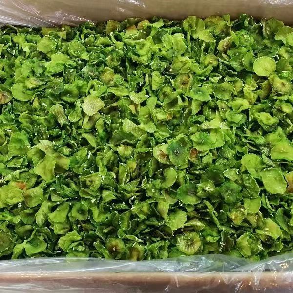 Mùa này rau bị mất nước khô.