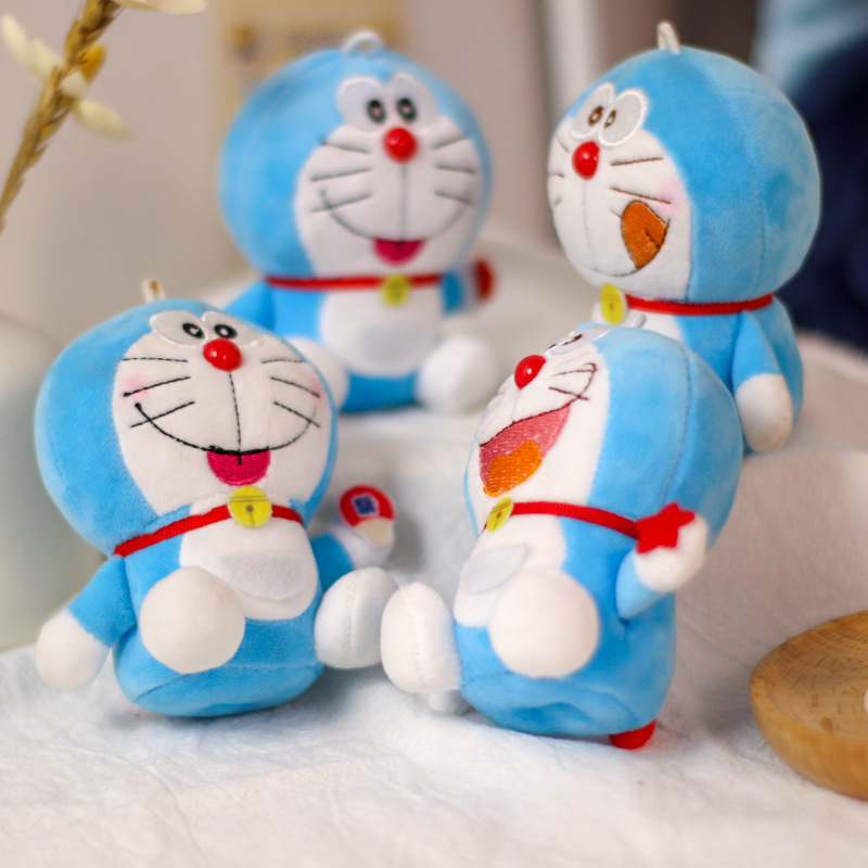 진짜 Doraemon 열쇠는 고양이 차 열쇠를 가진 귀여운 Tinker 벨을 단추를 끼웁니다.